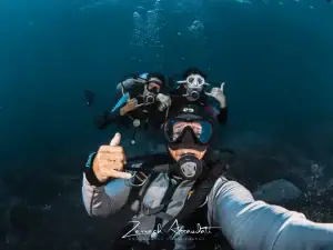 Can you dive if you wear glasses or contacts?